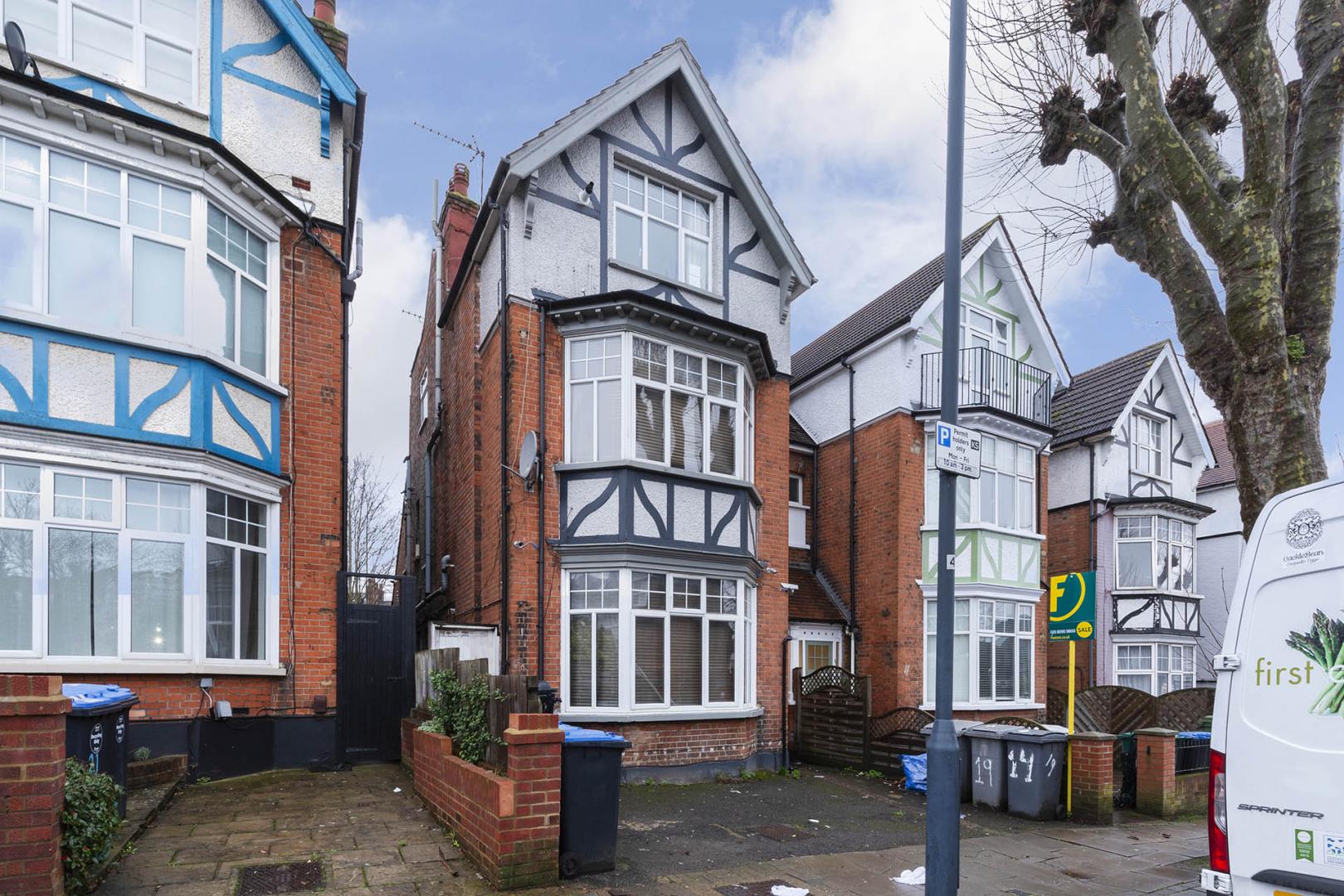 Modern Apartment Staverton road, Brondesbury 